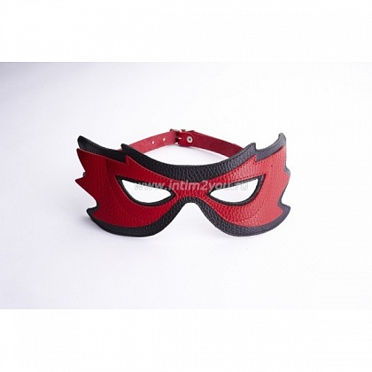 Красно-чёрная маска на глаза с разрезами